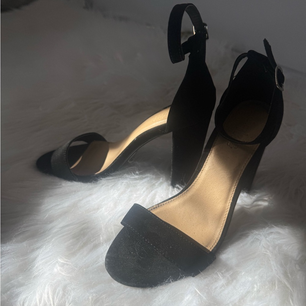 Charlotte Russe size 7 black velvet 4 “ heels , good condition